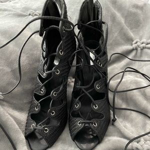 Gorgeous Schutz embossed lace up heels size 7